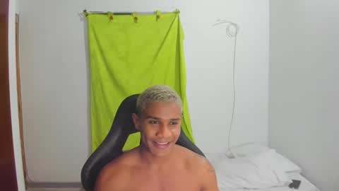 Ethan  online show from May 18, 11:32 pm