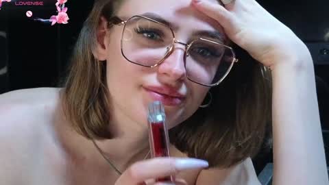 Snapshot of cosmicwish69 chatting on December 8, 2:18 am Lili online show from December 8, 2:18 am