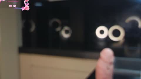 Snapshot of cosmicwish69 chatting on December 12, 10:31 pm Lili online show from December 12, 10:31 pm