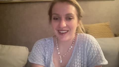 cosmo_blondiee online show from September 27, 7:08 pm