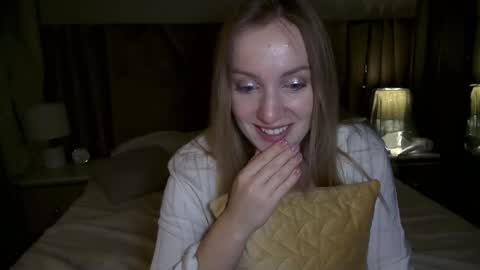 cosmo_blondiee online show from October 7, 6:16 pm