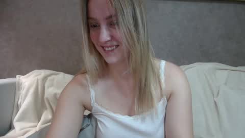 cosmo_blondiee online show from November 5, 12:27 pm