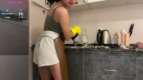 Snapshot of cosmo_pussy chatting on December 5, 2:25 pm Lina online show from December 5, 2:25 pm