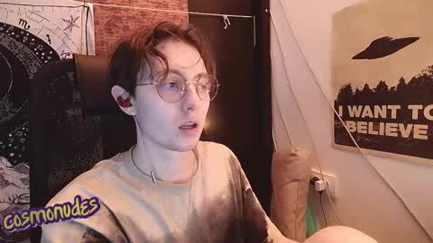 Snapshot of cosmonudes chatting on December 21, 8:16 pm Barry online show from December 21, 8:16 pm