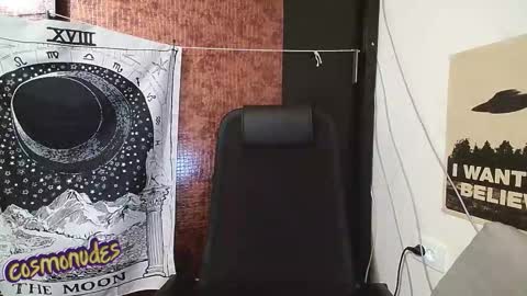 Snapshot of cosmonudes chatting on January 5, 8:45 pm Barry online show from January 5, 8:45 pm