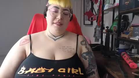 Snapshot of cosplaybruja305 chatting on February 22, 6:02 am Miss Mei online show from February 22, 6:02 am