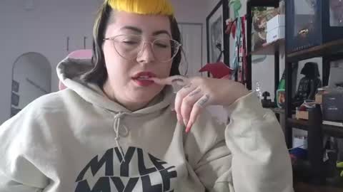Snapshot of cosplaybruja305 chatting on July 25, 2:53 am Miss Mei online show from July 25, 2:53 am