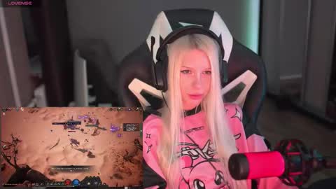 Snapshot of cosplaycats chatting on January 16, 11:20 pm Elli online show from January 16, 11:20 pm