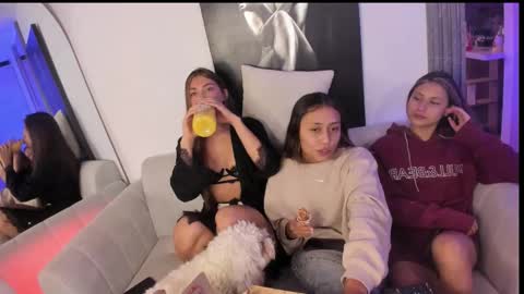 couple_funnyy online show from October 16, 2:12 am