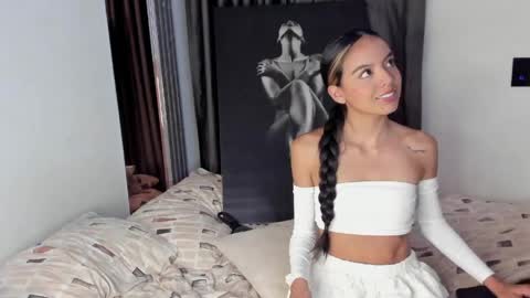 couple_funnyy online show from May 15, 11:45 pm