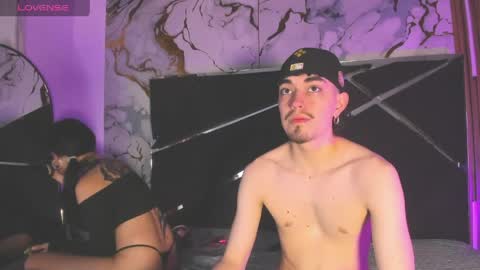 couple_in_heat_ online show from May 12, 8:39 pm