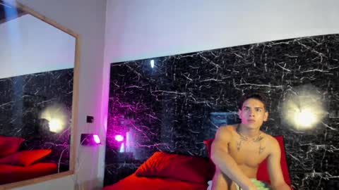 Couplehot  1 online show from January 8, 3:08 am