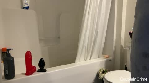 Snapshot of coupleincrime chatting on December 11, 5:32 am coupleincrime online show from December 11, 5:32 am