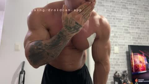 couplemuscle40 online show from March 25, 6:14 pm
