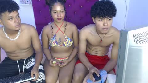 ANDRES SOFHIA Y CAMILO online show from September 12, 3:28 am