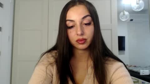 Snapshot of courtney_lux chatting on March 24, 3:28 pm Courtney online show from March 24, 3:28 pm