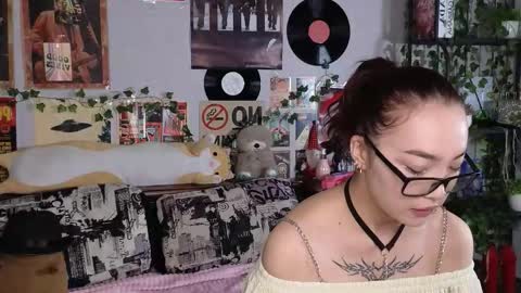 Snapshot of coventinahazleton chatting on November 13, 8:19 pm Yuna online show from November 13, 8:19 pm