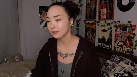 Snapshot of coventinahazleton chatting on November 29, 8:23 pm Yuna online show from November 29, 8:23 pm