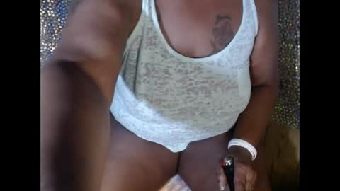 Snapshot of coykinks chatting on April 2, 6:33 am Ebony Euphoria online show from April 2, 6:33 am