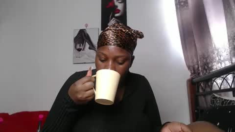 Snapshot of cozy_dion chatting on September 18, 10:39 am Erykah online show from September 18, 10:39 am