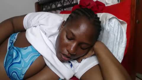 Snapshot of cozy_dion chatting on October 4, 11:03 pm Erykah online show from October 4, 11:03 pm