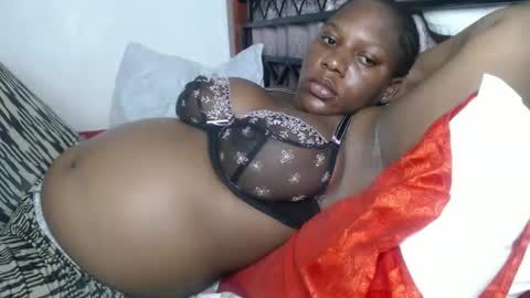 Snapshot of cozy_dion chatting on October 14, 6:31 pm Erykah online show from October 14, 6:31 pm