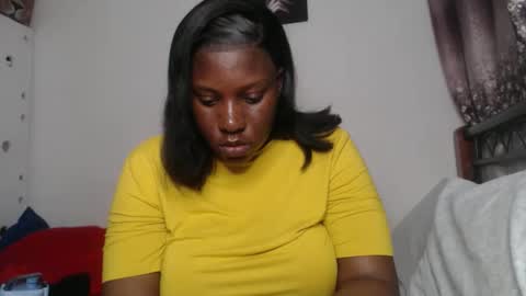 Snapshot of cozy_dion chatting on October 18, 4:52 pm Erykah online show from October 18, 4:52 pm