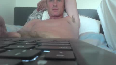 Snapshot of cptduckpants chatting on December 22, 5:45 am cptduckpants online show from December 22, 5:45 am