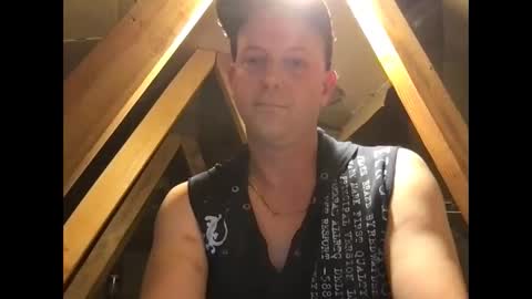 Snapshot of crash__gothic chatting on January 4, 3:29 am CrashGothic online show from January 4, 3:29 am