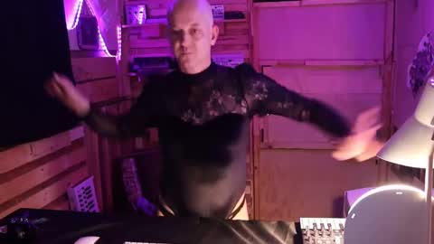 Snapshot of crash__gothic chatting on February 23, 9:50 am CrashGothic online show from February 23, 9:50 am