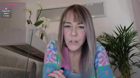 Stacy 2pm to 6pm mon-fri 3 CAT online show from June 6, 1:16 pm