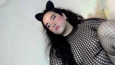 Snapshot of crazy_vixen chatting on February 19, 4:44 am Hot Ayisha online show from February 19, 4:44 am