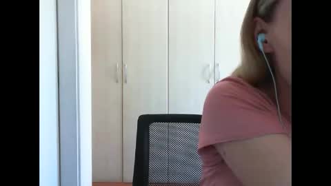 Anny online show from March 4, 1:59 pm