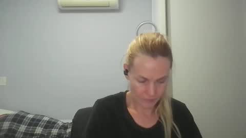 Anny online show from May 11, 12:05 am