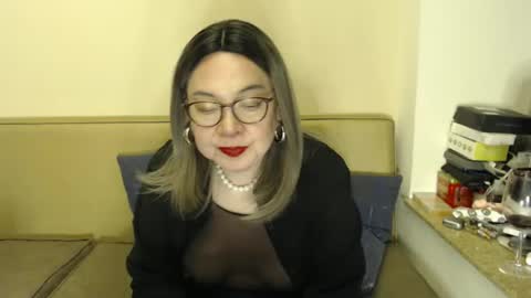Kelly   online show from December 3, 5:45 pm