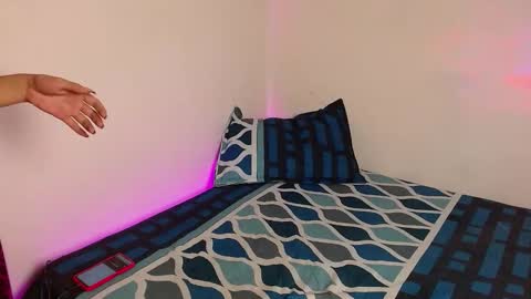 Snapshot of crazyfantasies_ chatting on February 11, 5:45 am Mely online show from February 11, 5:45 am