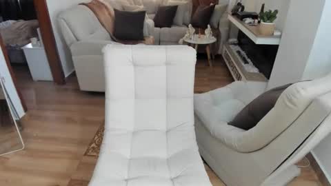 LAURA online show from February 25, 12:15 pm