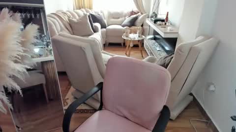 LAURA online show from March 14, 5:18 pm