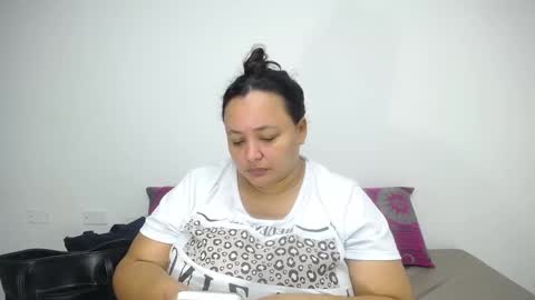 Snapshot of crazyonme chatting on March 16, 12:42 pm diosalinda online show from March 16, 12:42 pm