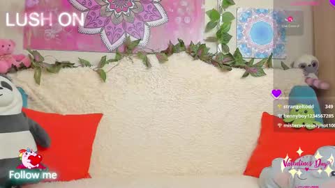 Snapshot of crazyteeen chatting on February 15, 8:00 am Anny online show from February 15, 8:00 am