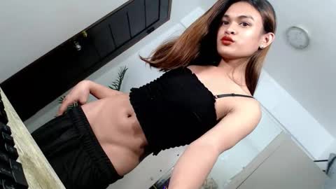 Snapshot of creamy_delilah chatting on January 14, 6:24 pm Delilah online show from January 14, 6:24 pm