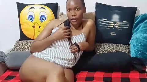 Snapshot of creamyhub chatting on December 18, 7:36 am creamyhub online show from December 18, 7:36 am