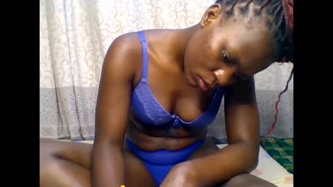 Snapshot of creamypussy15 chatting on October 16, 8:15 am MARY online show from October 16, 8:15 am