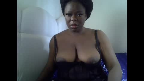 Snapshot of creamypussyxx chatting on May 2, 9:47 am creamypussyxx online show from May 2, 9:47 am