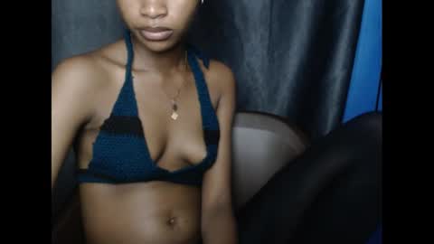Snapshot of creamyxmuffin chatting on February 26, 1:43 am creamyxmuffin online show from February 26, 1:43 am