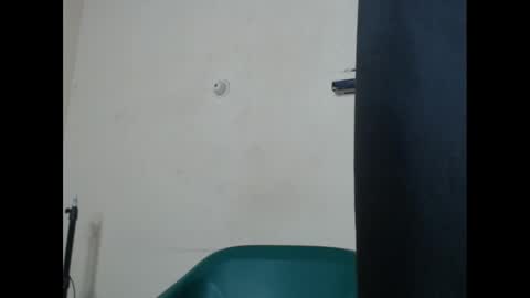 Snapshot of creamyxmuffin chatting on March 1, 6:54 pm creamyxmuffin online show from March 1, 6:54 pm