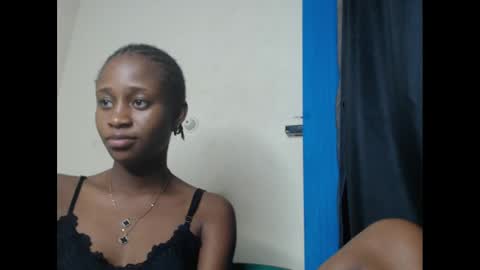 Snapshot of creamyxmuffin chatting on March 1, 9:59 pm creamyxmuffin online show from March 1, 9:59 pm