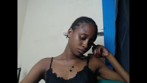 Snapshot of creamyxmuffin chatting on March 2, 4:07 am creamyxmuffin online show from March 2, 4:07 am