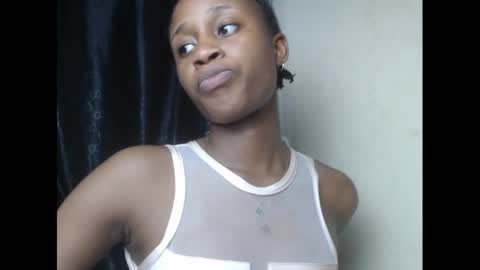 Snapshot of creamyxmuffin chatting on March 5, 4:34 am creamyxmuffin online show from March 5, 4:34 am