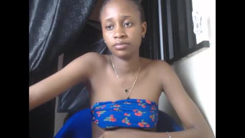 Snapshot of creamyxmuffin chatting on March 5, 10:54 pm creamyxmuffin online show from March 5, 10:54 pm